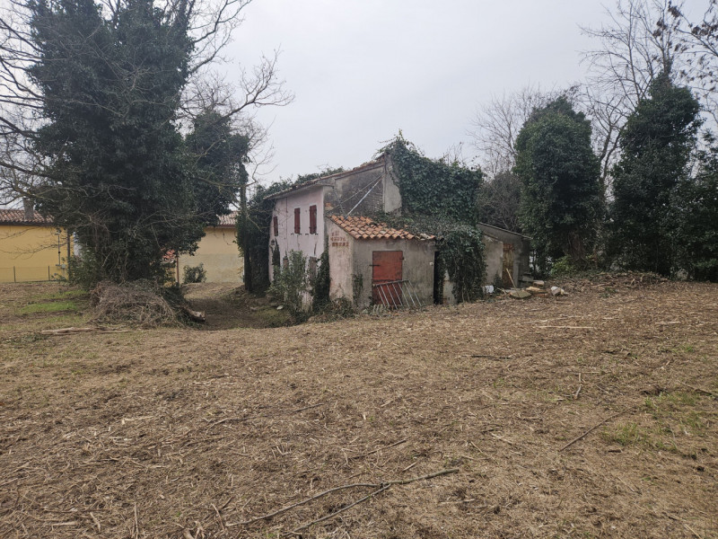 Situato nel pittoresco comune di Vò, nella tranquilla zona di Zovon, vi presentiamo un affascinan...