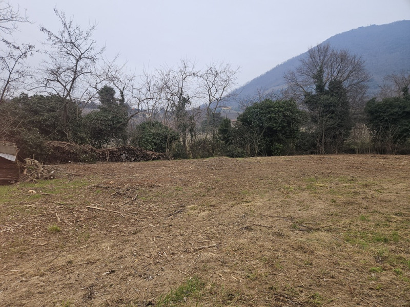 Situato nel pittoresco comune di Vò, nella tranquilla zona di Zovon, vi presentiamo un affascinan...