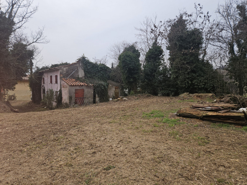 Situato nel pittoresco comune di Vò, nella tranquilla zona di Zovon, vi presentiamo un affascinan...