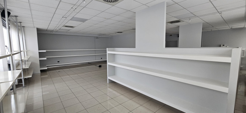 Riferimento per l'agenzia AU0993 VIGONZA Zona Capriccio. Proponiamo in affitto un ampio e moderno...