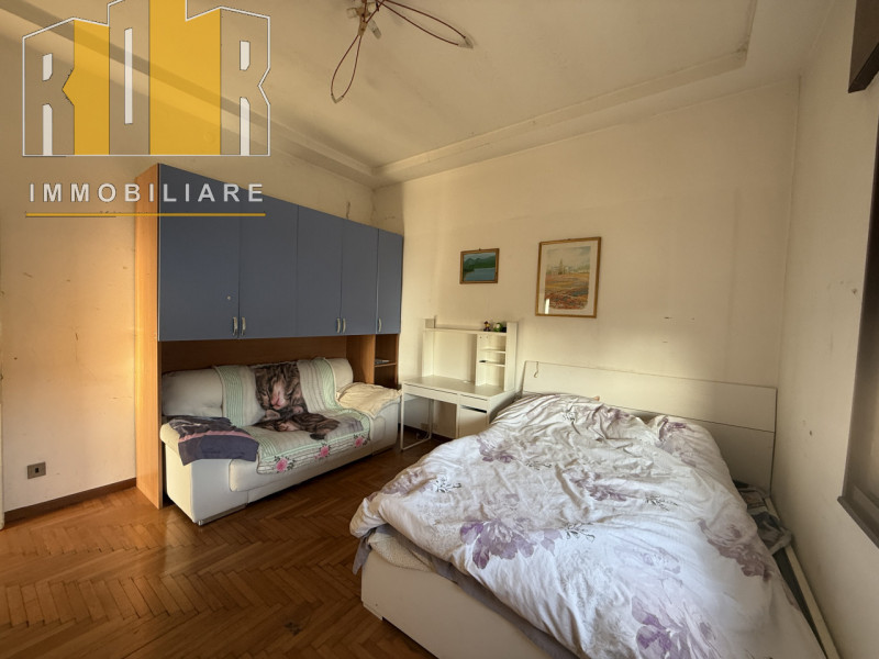 Proponiamo in esclusiva appartamento al secondo esposto su tre lati, all'ultimo piano in palazzin...