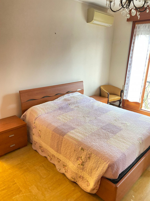 VENEZIA - STAZIONE: CLASSE ENERGETICA F - EPgl,nren  153,80 KWh/mq anno. 
Vicinissimo alla Stazio...