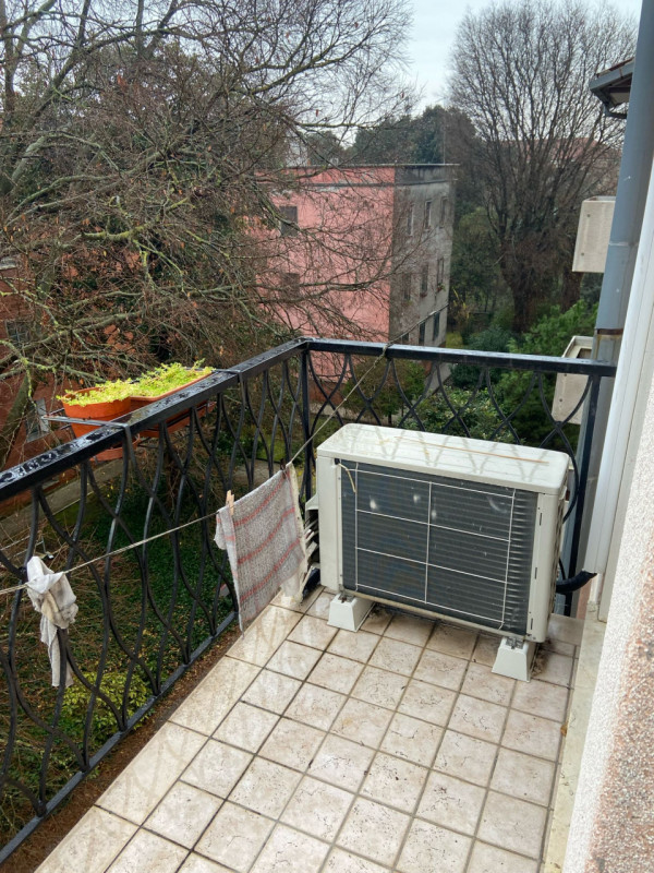 VENEZIA - STAZIONE: CLASSE ENERGETICA F - EPgl,nren  153,80 KWh/mq anno. 
Vicinissimo alla Stazio...