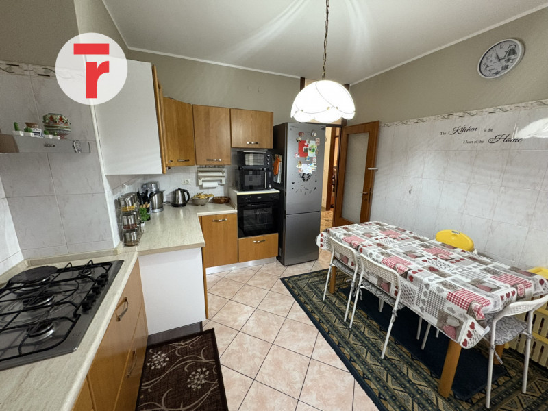 Appartamento al terzo piano con ascensore in un condominio di nove unità situato nella zona di Sa...