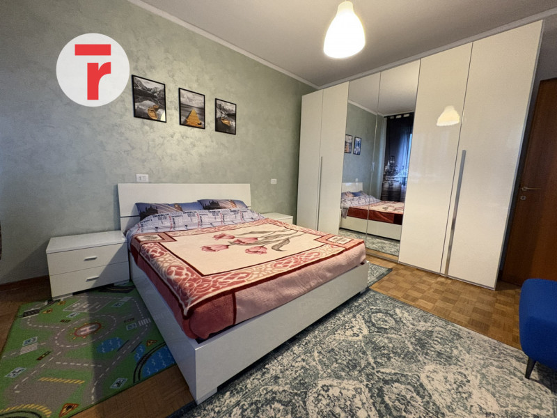 Appartamento al terzo piano con ascensore in un condominio di nove unità situato nella zona di Sa...