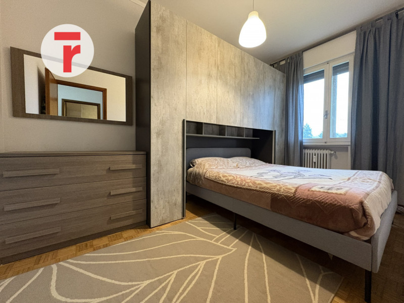 Appartamento al terzo piano con ascensore in un condominio di nove unità situato nella zona di Sa...