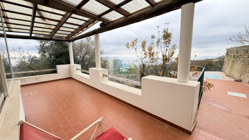 Scopri questa affascinante casa singola situata nel cuore di Serrara Fontana, precisamente nella ...