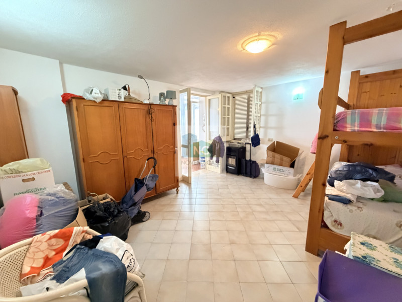 Scopri questa affascinante casa singola situata nel cuore di Serrara Fontana, precisamente nella ...