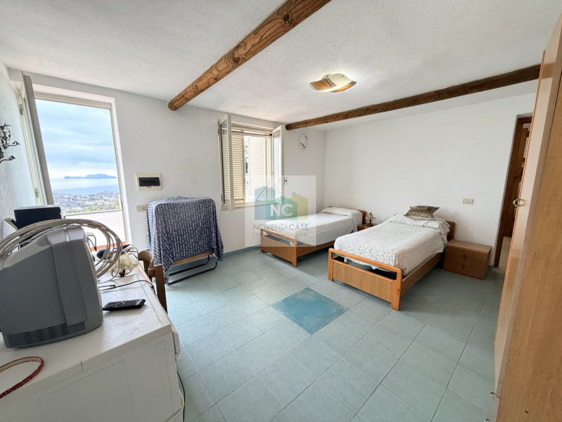 Scopri questa affascinante casa singola situata nel cuore di Serrara Fontana, precisamente nella ...