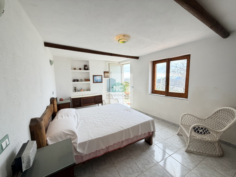 Scopri questa affascinante casa singola situata nel cuore di Serrara Fontana, precisamente nella ...