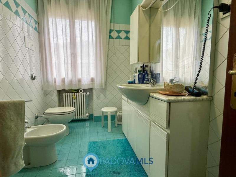 Immobile in esclusiva al Gruppo Padova MLS
ARCELLA SAN CARLO 
APPARTAMENTO CHE PUO' ESSERE ABITAT...