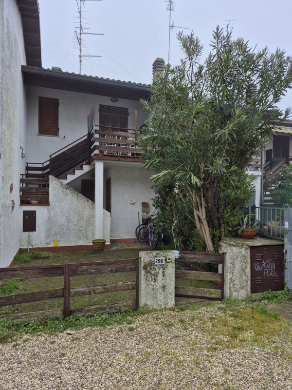 Vendesi Villino indipendente con giardino privato e ingresso indipendente facente parte di un res...