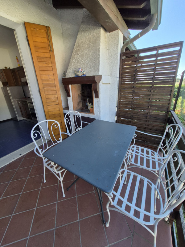 Vendesi Villino con giardino di proprietà e ingresso indipendente facente parte di un residence d...