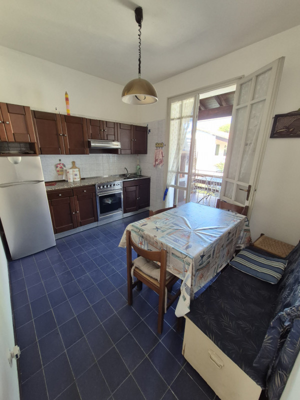 Vendesi Villino con giardino di proprietà e ingresso indipendente facente parte di un residence d...