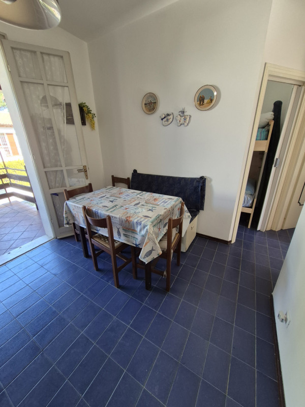 Vendesi Villino con giardino di proprietà e ingresso indipendente facente parte di un residence d...