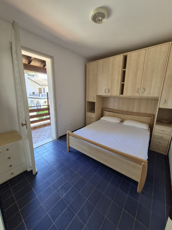 Vendesi Villino con giardino di proprietà e ingresso indipendente facente parte di un residence d...