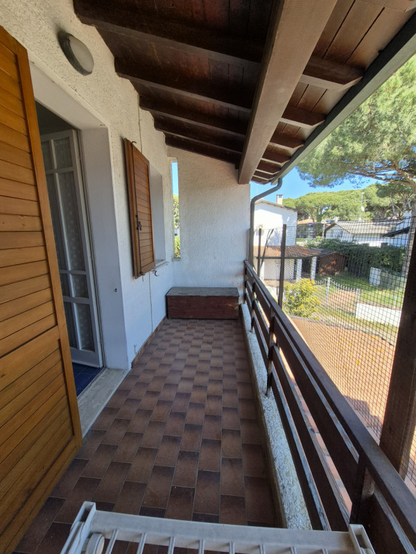 Vendesi Villino con giardino di proprietà e ingresso indipendente facente parte di un residence d...