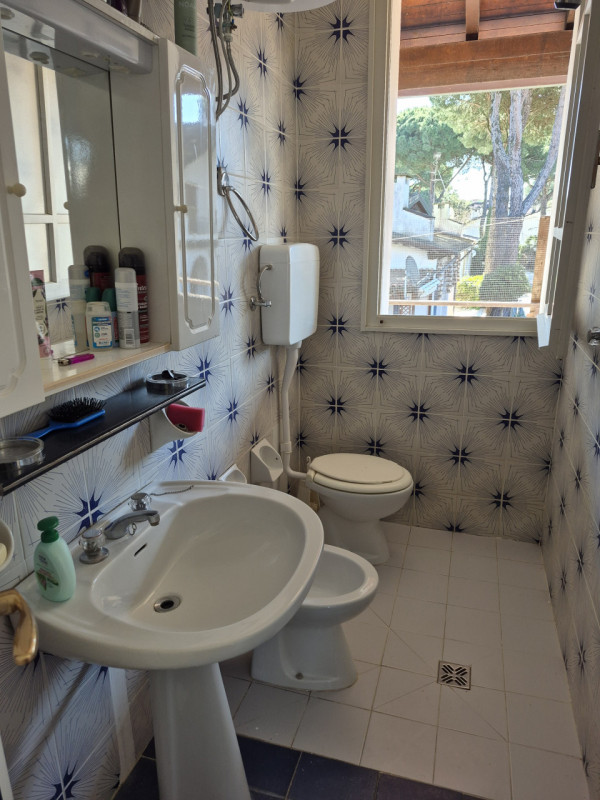 Vendesi Villino con giardino di proprietà e ingresso indipendente facente parte di un residence d...