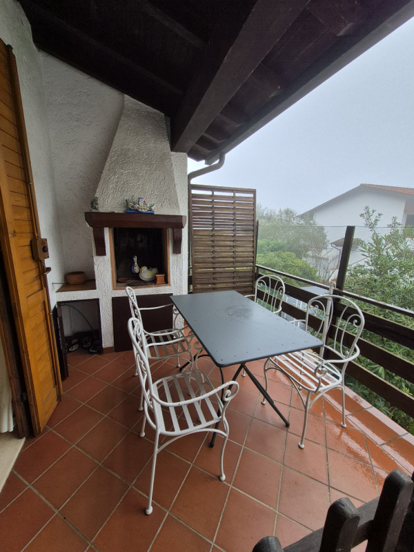 Vendesi Villino con giardino di proprietà e ingresso indipendente facente parte di un residence d...