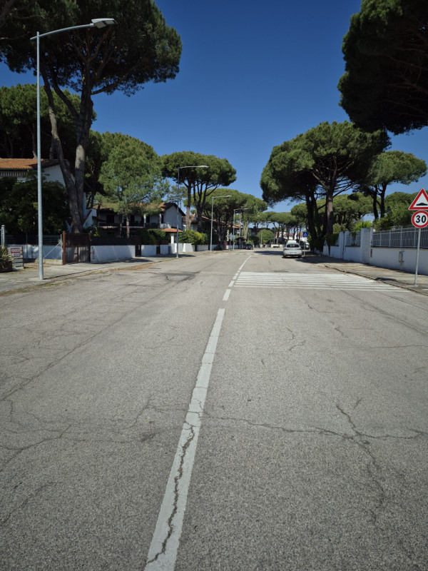 Vendesi Villino con giardino di proprietà e ingresso indipendente facente parte di un residence d...
