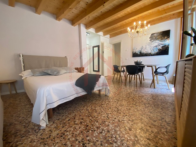 RIF. SR011 Proponiamo in vendita loft signorile in pieno centro storico di Bassano del Grappa, su...