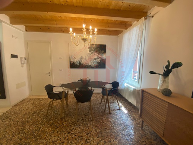 RIF. SR011 Proponiamo in vendita loft signorile in pieno centro storico di Bassano del Grappa, su...