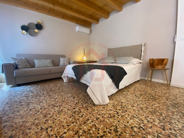 RIF. SR011 Proponiamo in vendita loft signorile in pieno centro storico di Bassano del Grappa, su...
