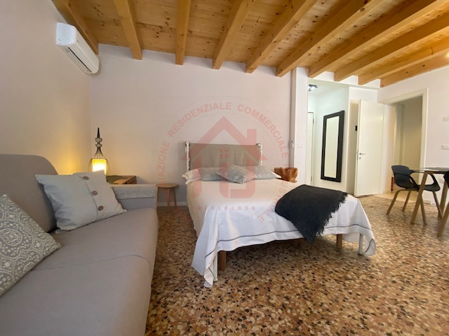 RIF. SR011 Proponiamo in vendita loft signorile in pieno centro storico di Bassano del Grappa, su...