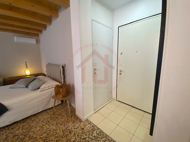 RIF. SR011 Proponiamo in vendita loft signorile in pieno centro storico di Bassano del Grappa, su...