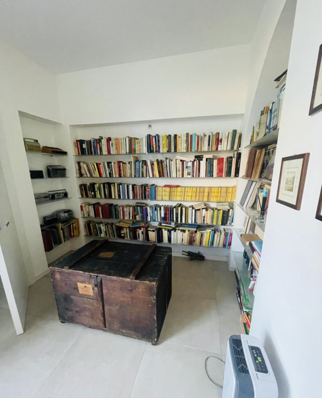 In una tranquilla e riservata strada interna nella zona residenziale di San Felice, proponiamo in...