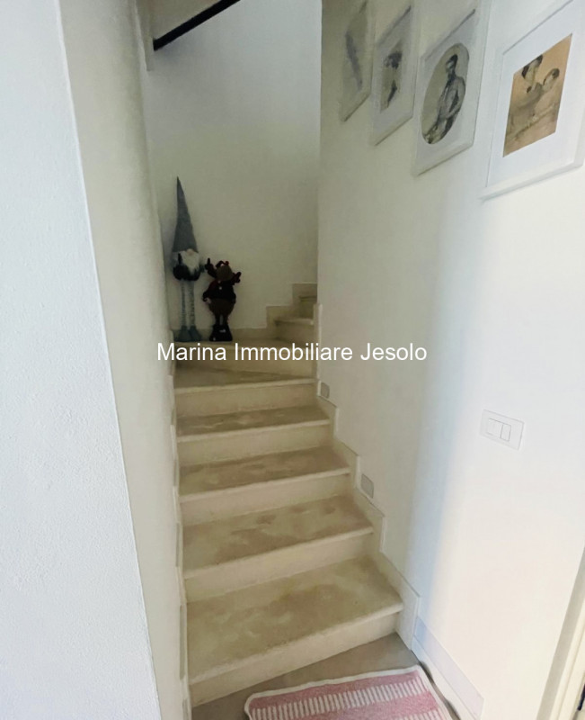 In una tranquilla e riservata strada interna nella zona residenziale di San Felice, proponiamo in...