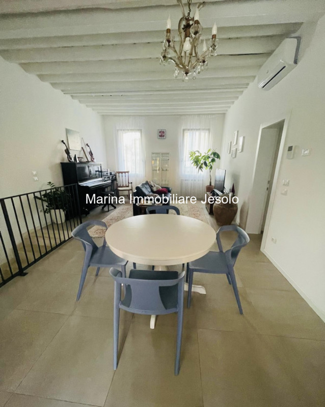 In una tranquilla e riservata strada interna nella zona residenziale di San Felice, proponiamo in...