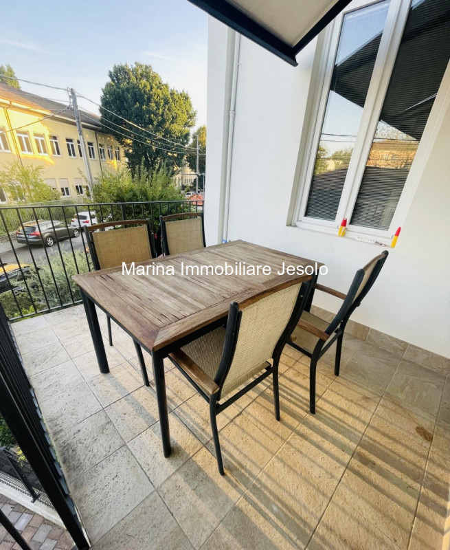 In una tranquilla e riservata strada interna nella zona residenziale di San Felice, proponiamo in...