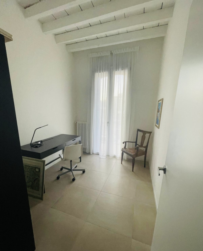 In una tranquilla e riservata strada interna nella zona residenziale di San Felice, proponiamo in...