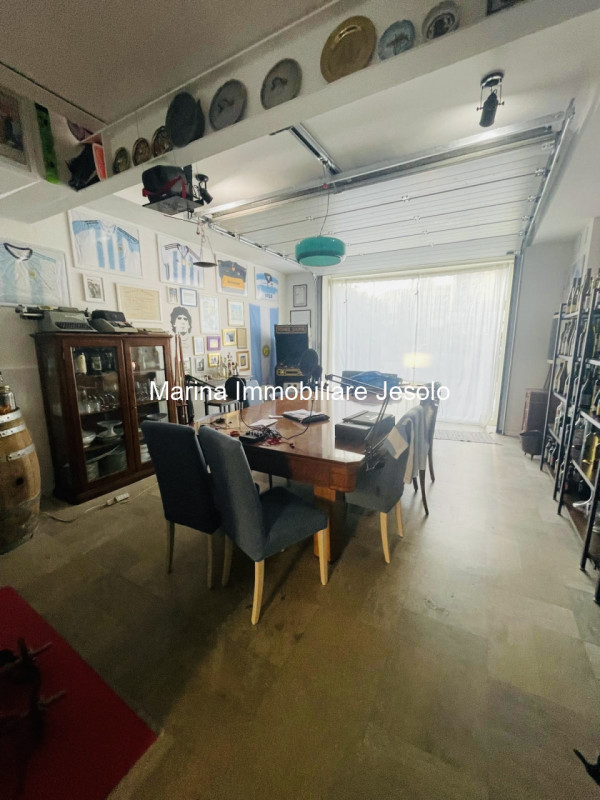 In una tranquilla e riservata strada interna nella zona residenziale di San Felice, proponiamo in...