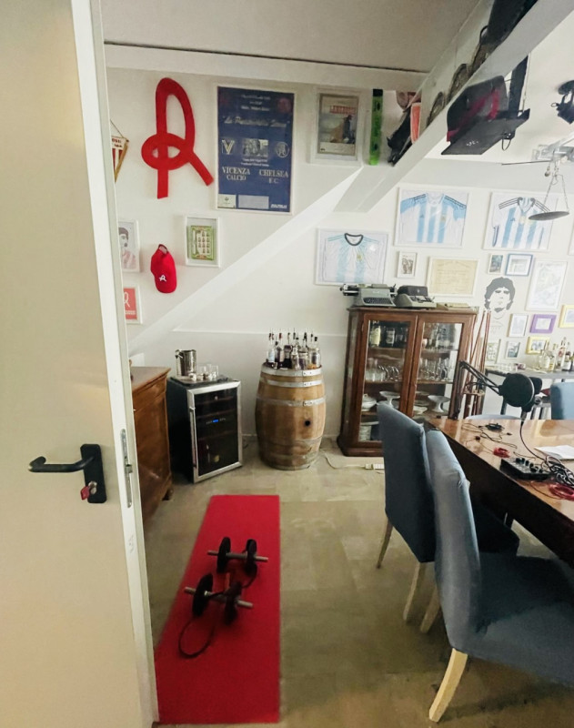 In una tranquilla e riservata strada interna nella zona residenziale di San Felice, proponiamo in...