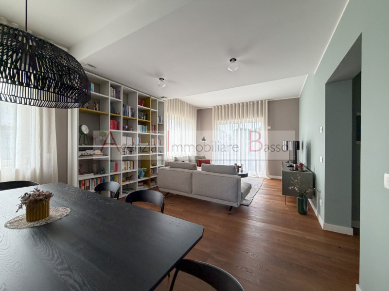 PADOVA – MADONNA PELLEGRINA
Una casa che non ti aspetteresti mai.
All’esterno conserva il caratte...