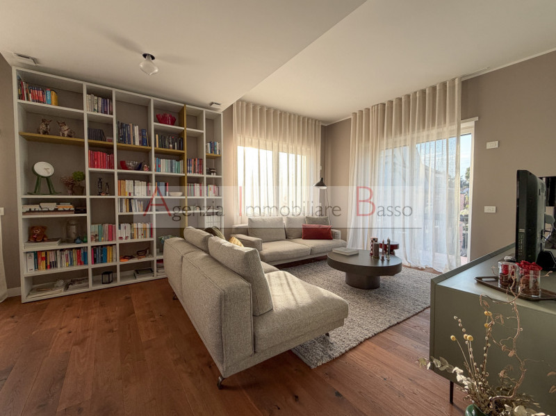 PADOVA – MADONNA PELLEGRINA
Una casa che non ti aspetteresti mai.
All’esterno conserva il caratte...