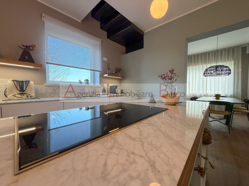 PADOVA – MADONNA PELLEGRINA
Una casa che non ti aspetteresti mai.
All’esterno conserva il caratte...