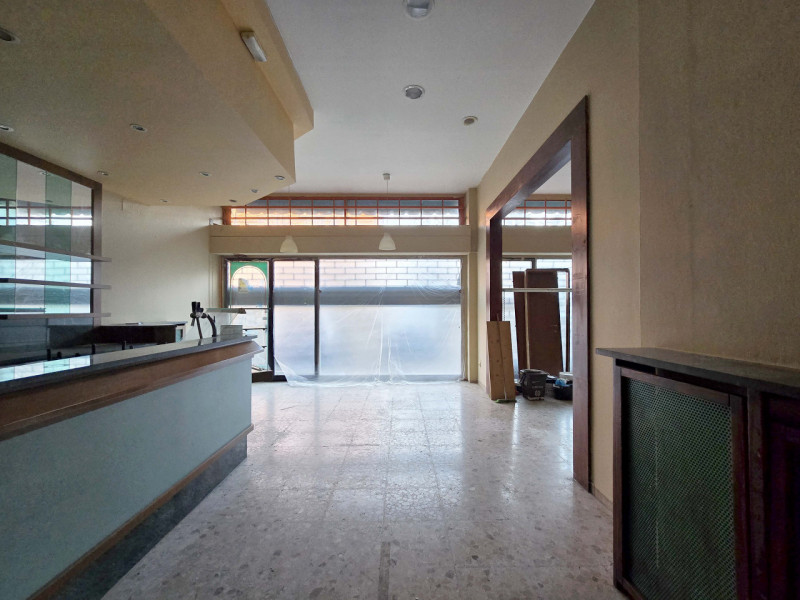 TREVISO Via Ciardi a 650metri dalle mura vendesi negozio piano terra fronte strada con ampie vetr...