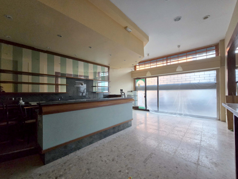 TREVISO Via Ciardi a 650metri dalle mura vendesi negozio piano terra fronte strada con ampie vetr...