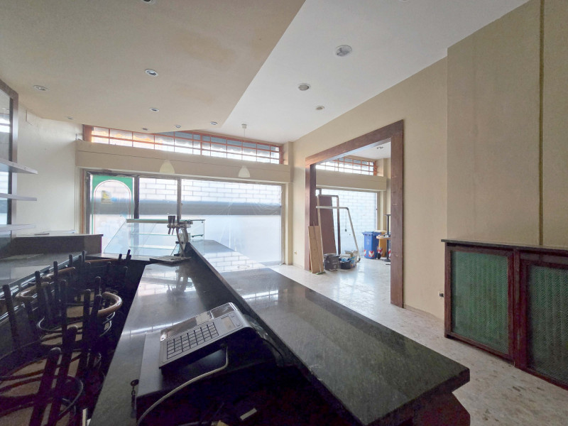 TREVISO Via Ciardi a 650metri dalle mura vendesi negozio piano terra fronte strada con ampie vetr...