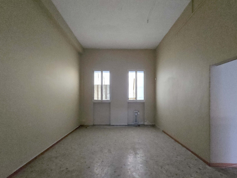 TREVISO Via Ciardi a 650metri dalle mura vendesi negozio piano terra fronte strada con ampie vetr...