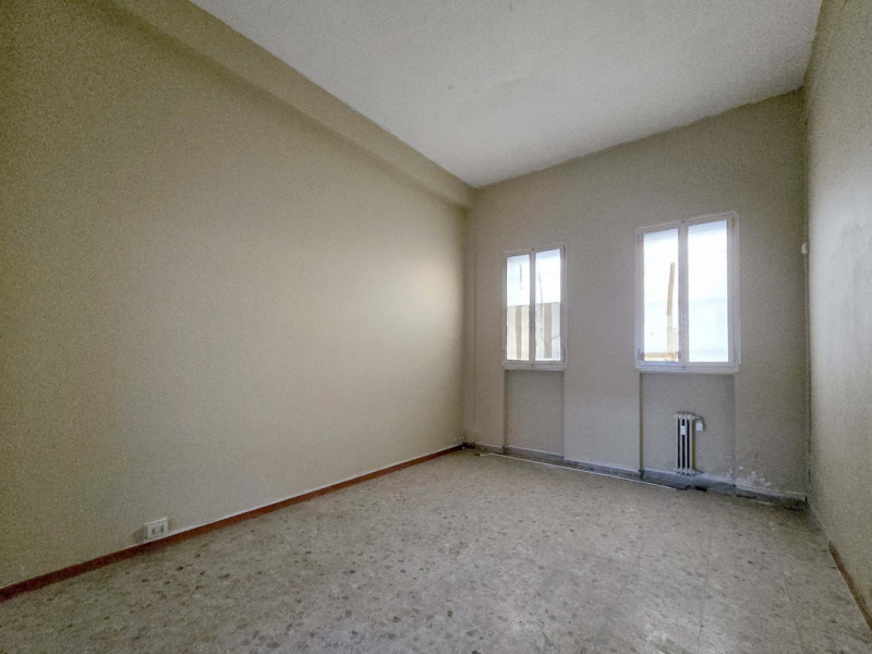 TREVISO Via Ciardi a 650metri dalle mura vendesi negozio piano terra fronte strada con ampie vetr...