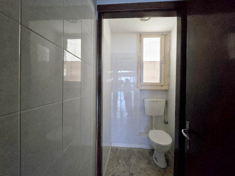 TREVISO Via Ciardi a 650metri dalle mura vendesi negozio piano terra fronte strada con ampie vetr...