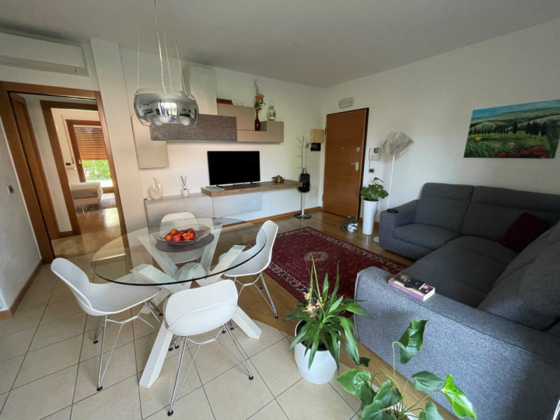 BICAMERE ARREDATO CON GIARDINO ESCLUSIVO DI CIRCA MQ. 200 E GARAGE DOPPIO. EURO 240.000. CODICE 4...