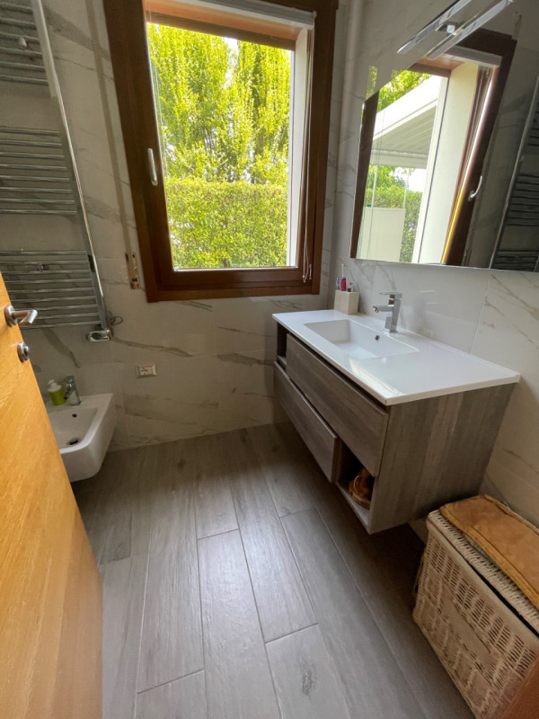 BICAMERE ARREDATO CON GIARDINO ESCLUSIVO DI CIRCA MQ. 200 E GARAGE DOPPIO. EURO 240.000. CODICE 4...