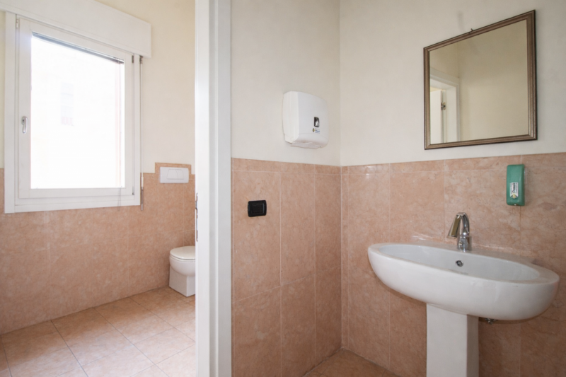 Viale Verona. In un contesto signorile edificato negli anni 2000, caratterizzato da una struttura...