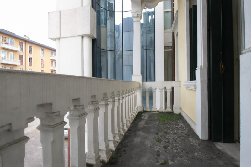 Viale Verona. In un contesto signorile edificato negli anni 2000, caratterizzato da una struttura...