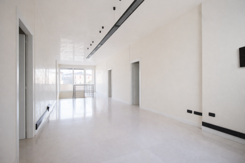 Viale Verona. In un contesto signorile edificato negli anni 2000, caratterizzato da una struttura...